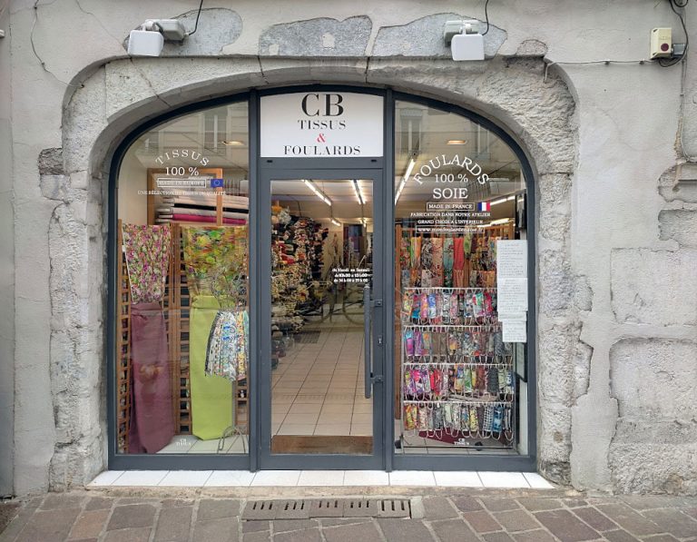 vitrine de la boutique CB Tissus de Grenoble